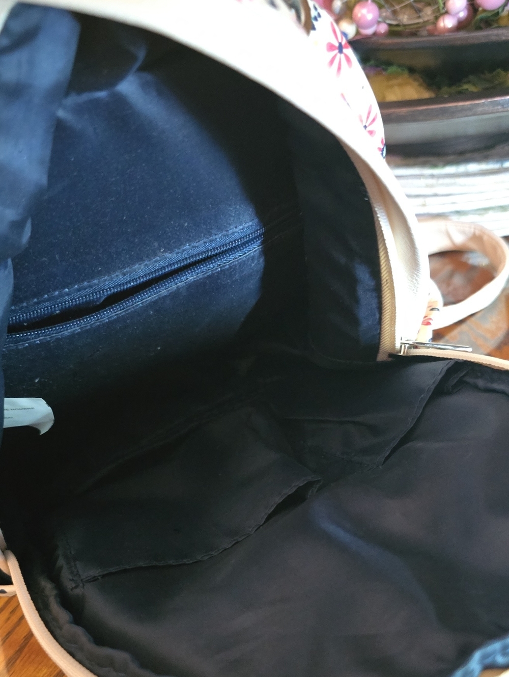 Mini Floral Backpack - Picture 6 of 9